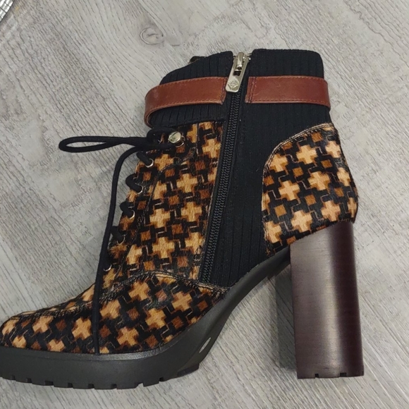 Geometric Lug Lace Zip Up High Heel hiking boots Fur Leather Antonio Melani New - Picture 5 of 10
